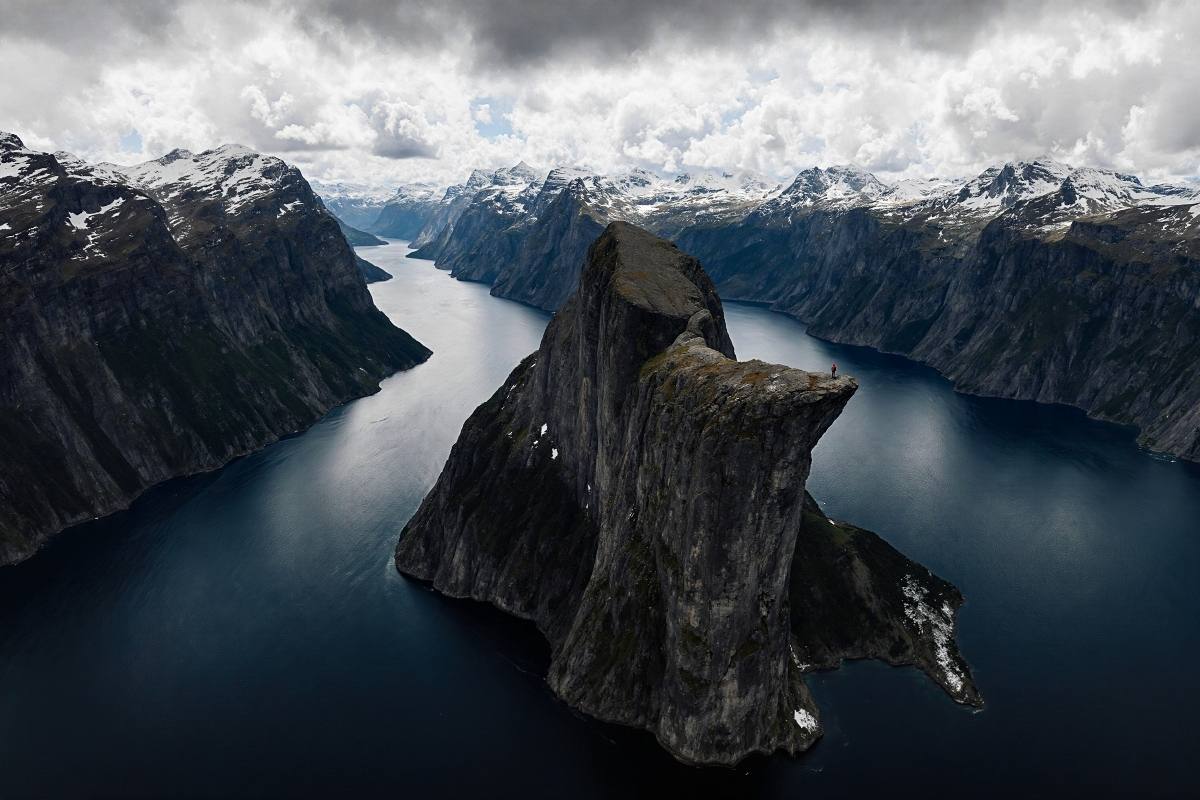 Camping en van au cœur de la nature norvégienne